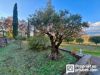 Maison - 230 m² - 7 pièces