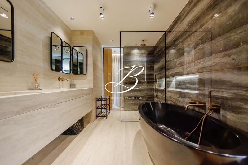 Maison - 265 m² - 5 pièces