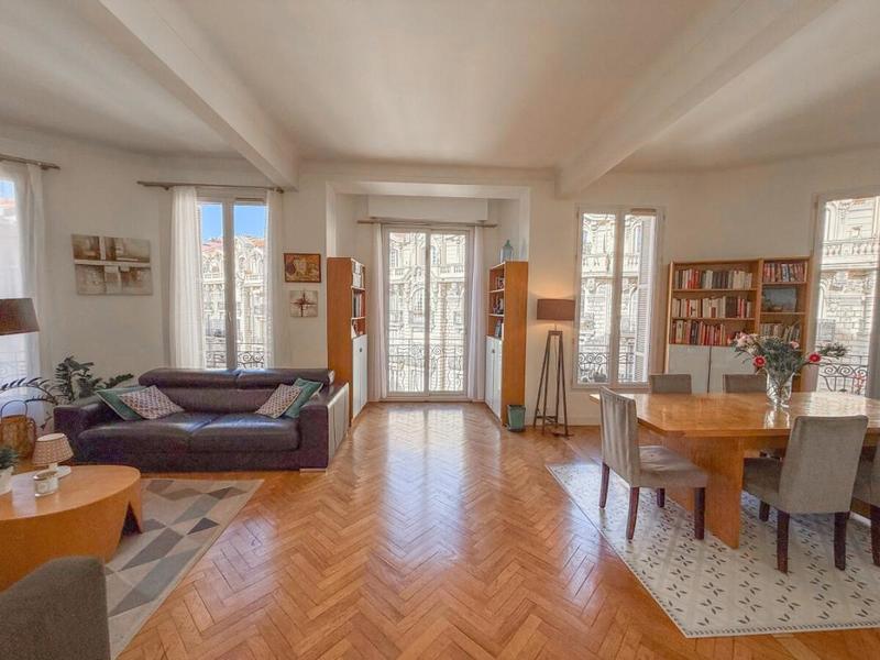 Appartement - 102 m² - 4 pièces