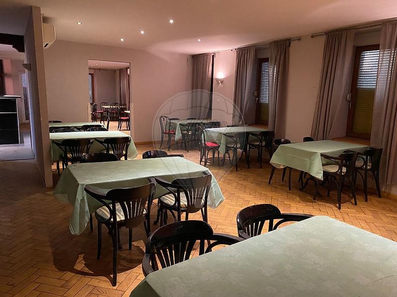 Local commercial - 200 m² - 5 pièces