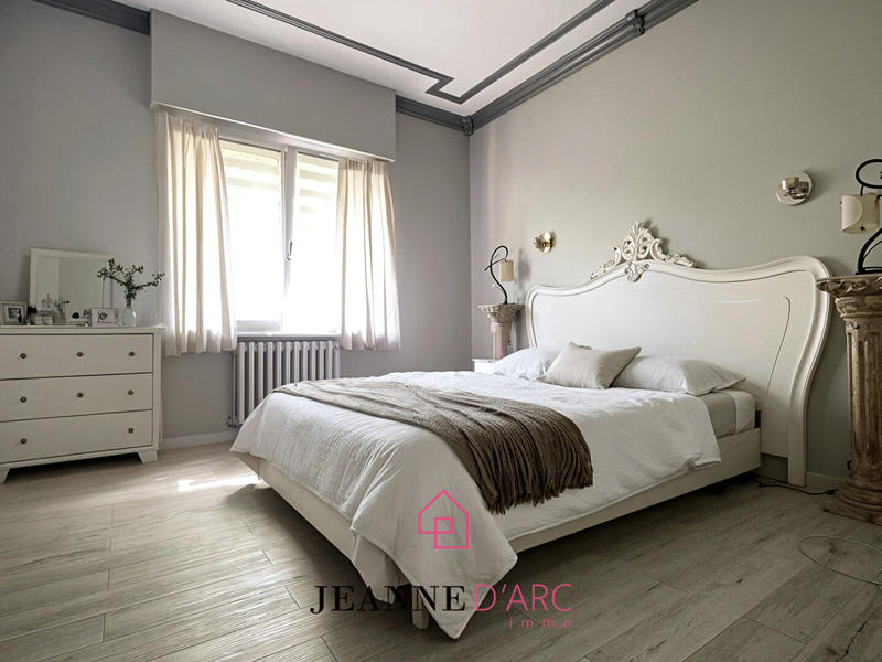 Maison - 219 m² - 7 pièces