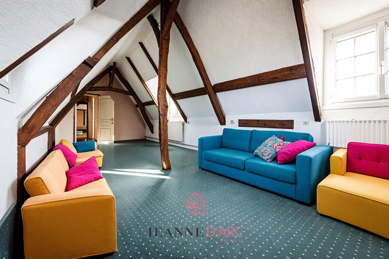 Maison - 210 m² - 8 pièces