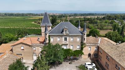 Maison - 3 706 m² - 13 pièces