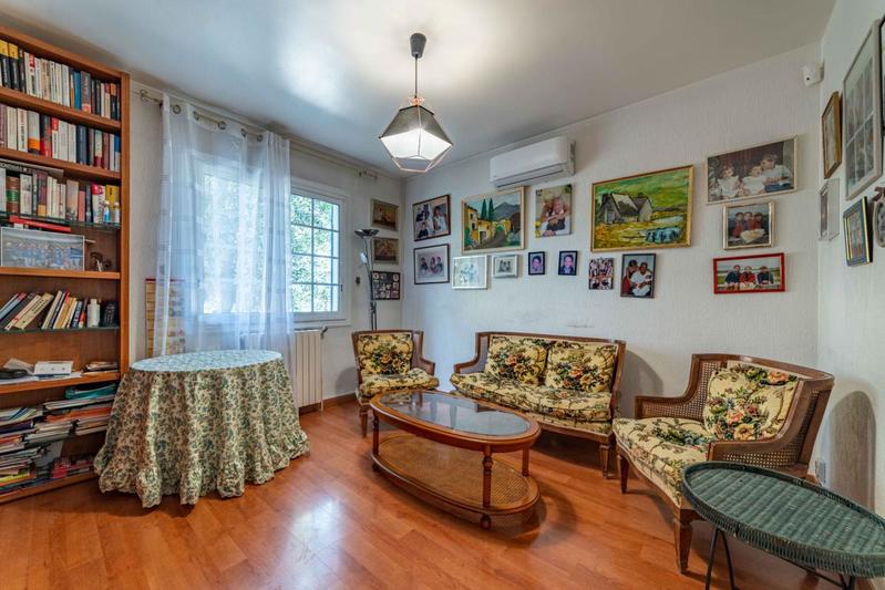 Maison - 250 m² - 9 pièces