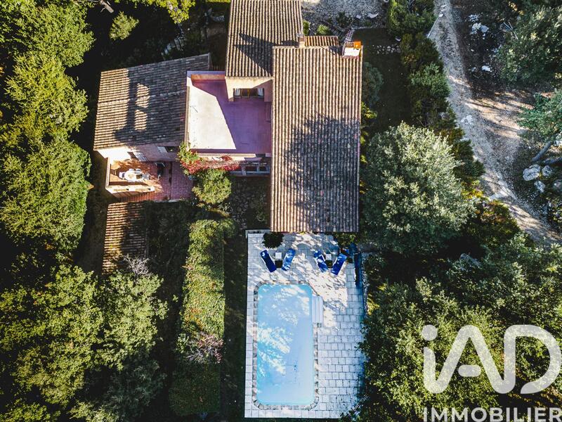 Maison - 217 m² - 7 pièces