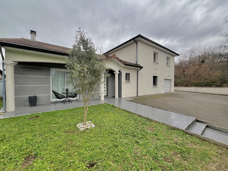 Maison - 140 m² - 5 pièces