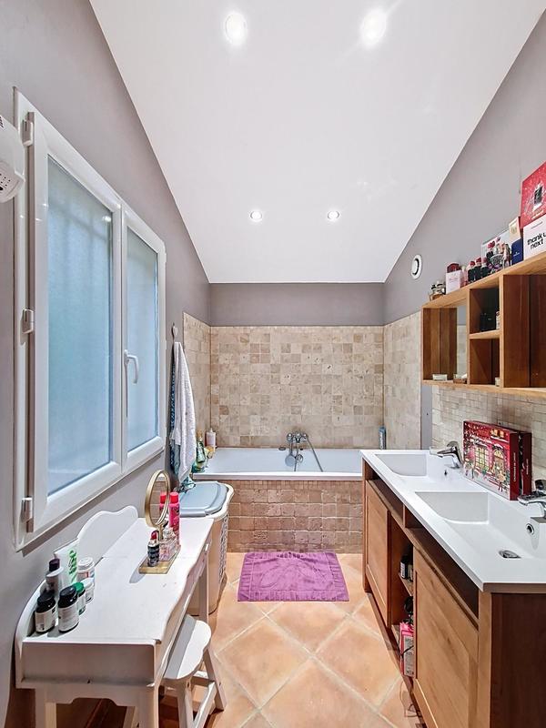 Maison - 200 m² - 7 pièces