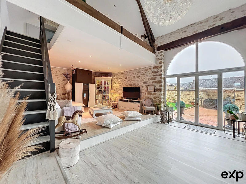 Maison - 285 m² - 8 pièces