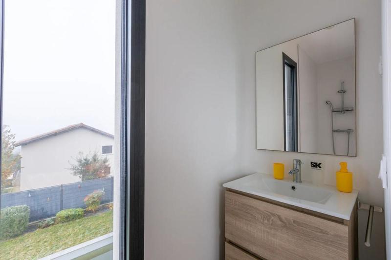 Maison - 246 m² - 8 pièces