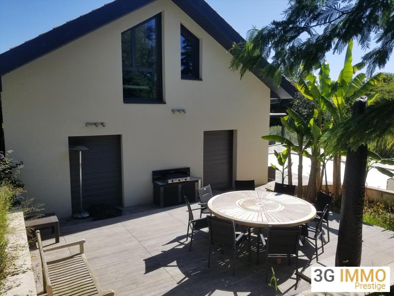 Maison - 279 m² - 11 pièces