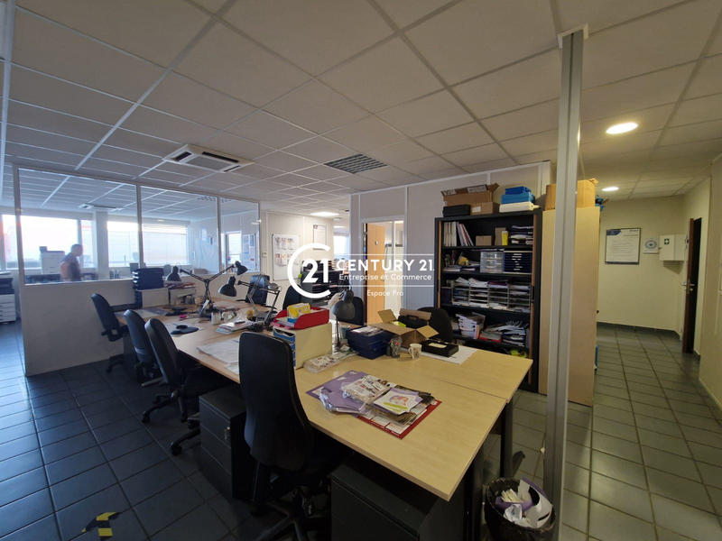 Entrepôt - 1 440 m²