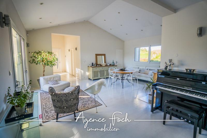 Maison - 176 m² - 5 pièces