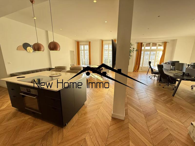 Appartement - 220 m² - 5 pièces