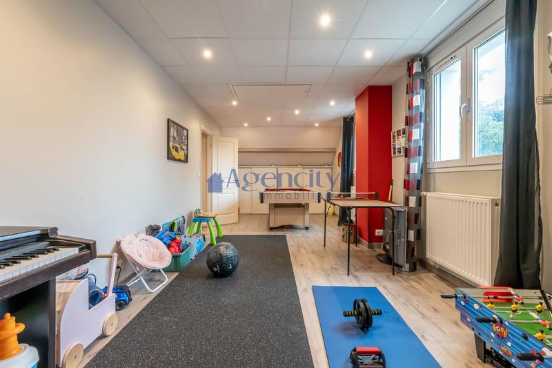 Maison - 214 m² - 7 pièces