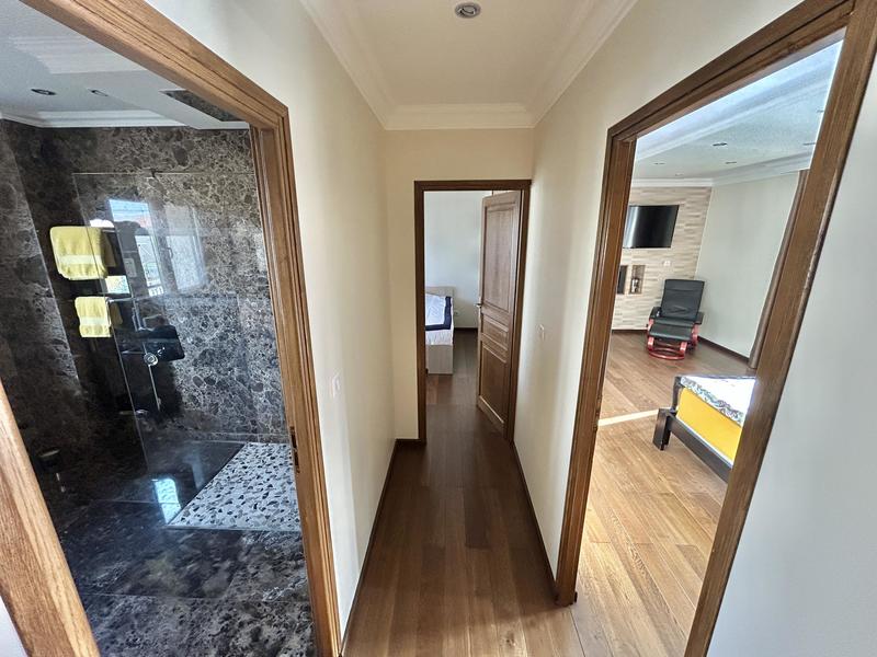 Maison - 182 m² - 7 pièces