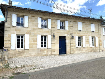 Maison - 230 m² - 7 pièces