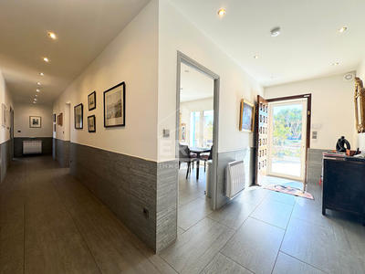 Maison - 270 m² - 9 pièces