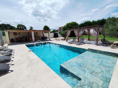 Villa - 219 m² - 8 pièces