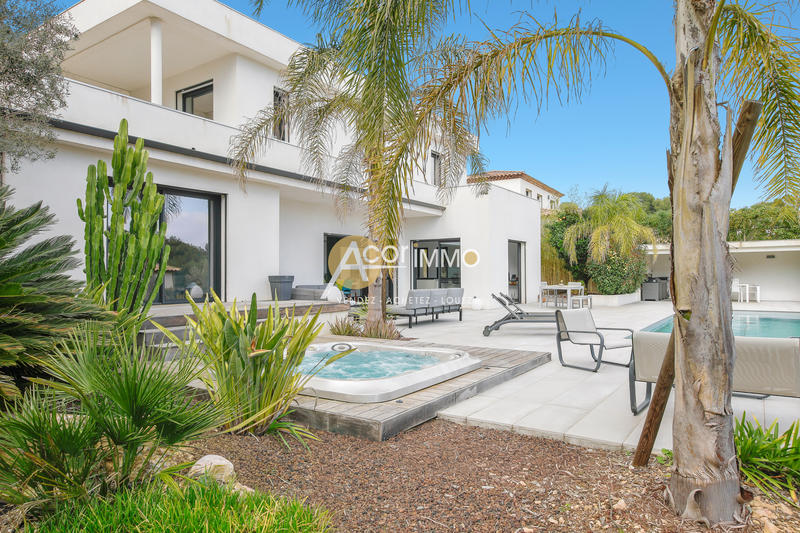 Villa - 171 m² - 6 pièces