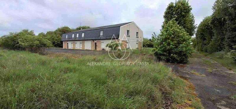 Château - 1 800 m² - 70 pièces