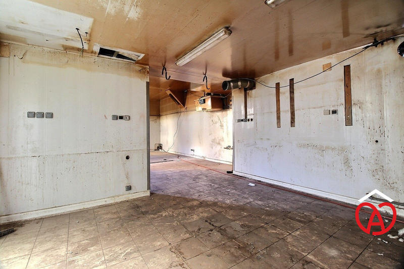 Local commercial - 83 m² - 2 pièces