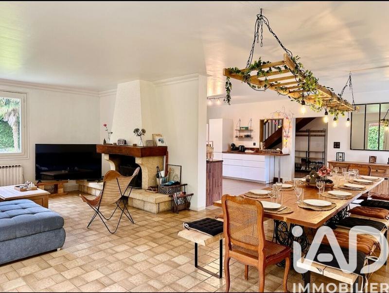Maison - 200 m² - 8 pièces