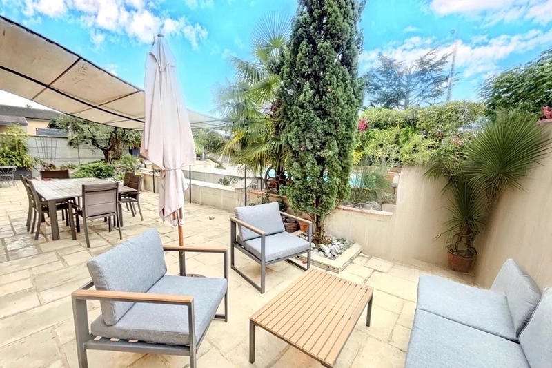 Maison - 310 m² - 8 pièces