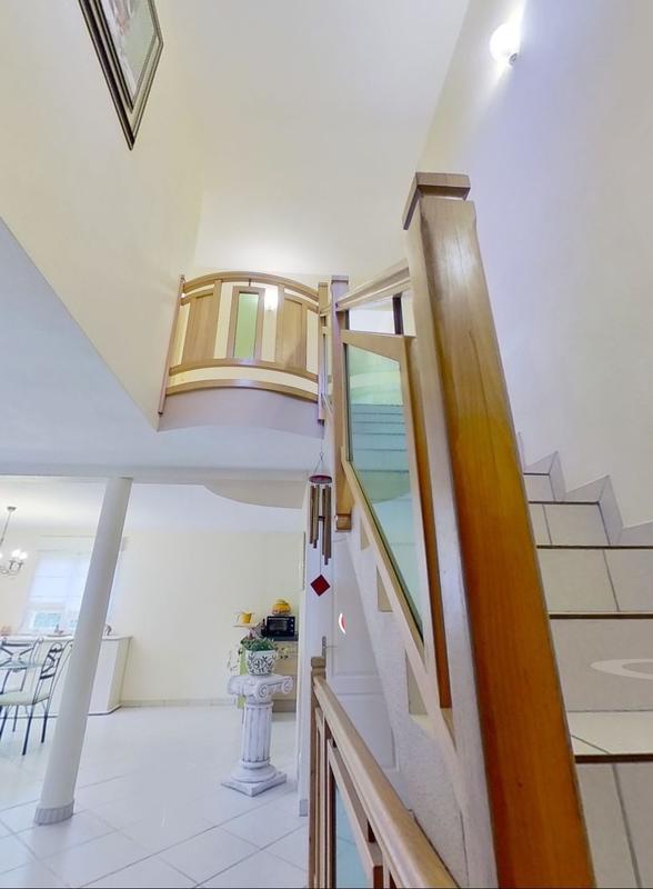 Maison - 137 m² - 8 pièces