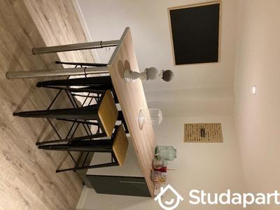 Chambre - 11 m² - 1 pièce