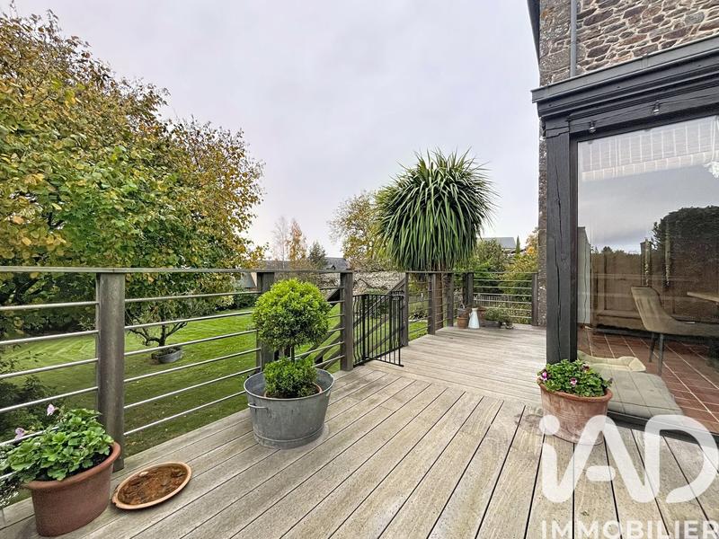 Maison - 220 m² - 10 pièces