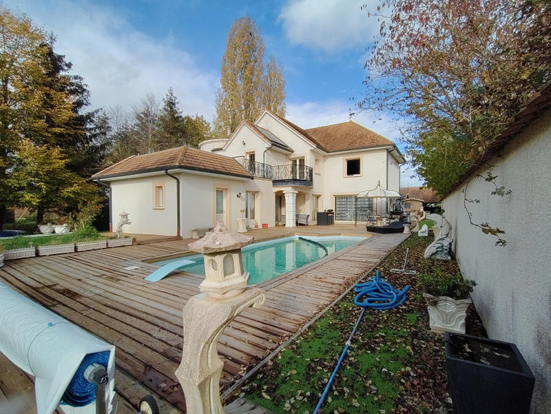 Maison - 350 m² - 7 pièces