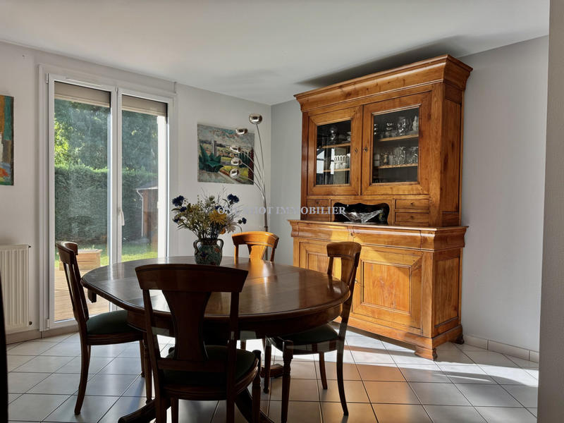 Maison - 231 m² - 7 pièces