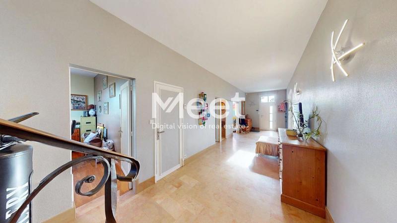 Propriété - 255 m² - 8 pièces