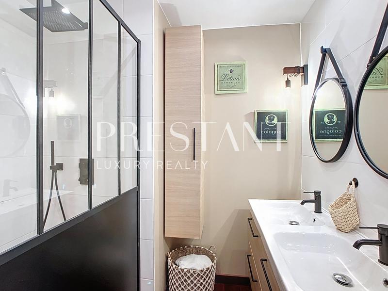 Maison - 260 m² - 10 pièces