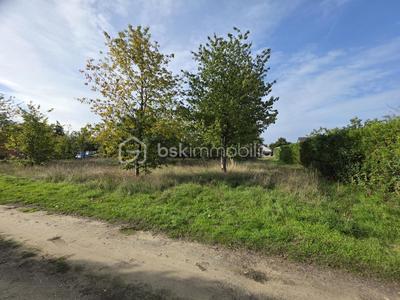 Terrain constructible - 1 831 m²