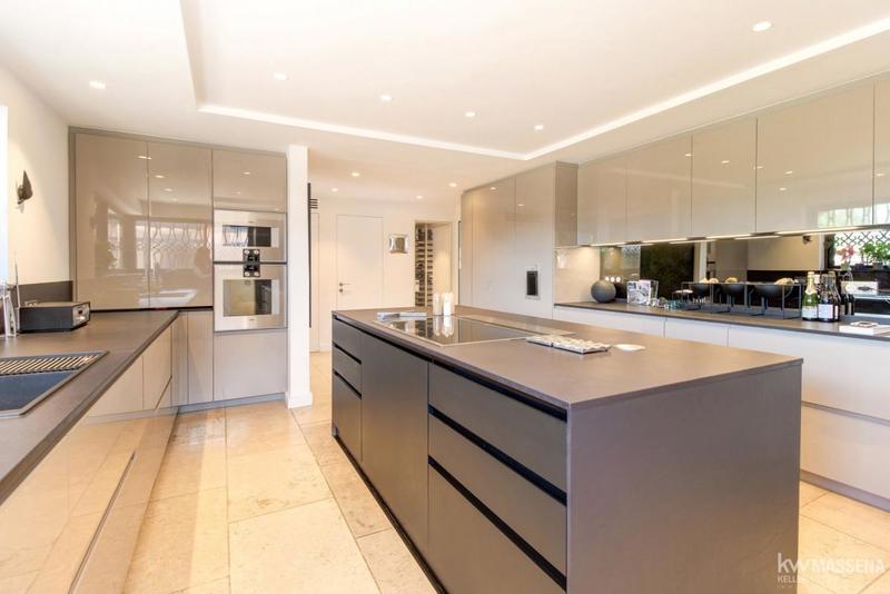 Demeure - 465 m² - 9 pièces