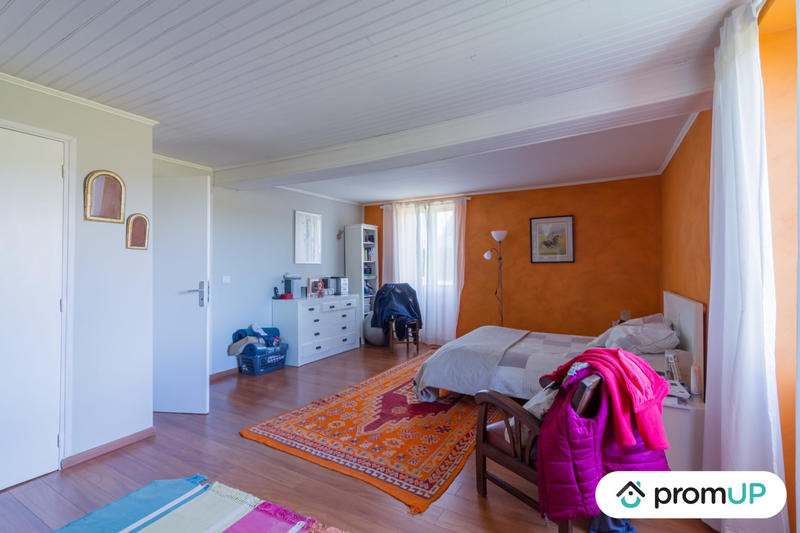 Maison - 260 m² - 6 pièces