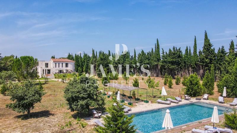 Maison - 560 m² - 14 pièces