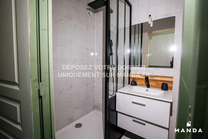 Chambre - 11 m² - 6 pièces