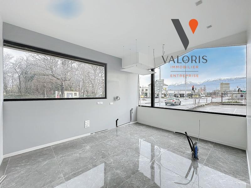 Local commercial - 270 m² - 15 pièces