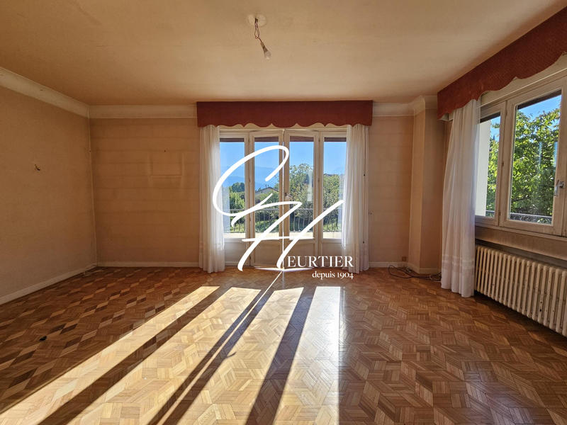 Maison traditionnelle - 187 m² - 6 pièces