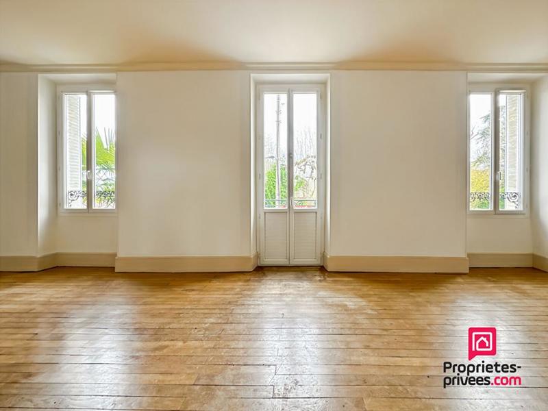 Maison - 370 m² - 5 pièces