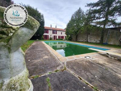 Maison ancienne - 256 m² - 11 pièces