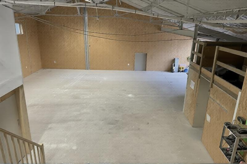 Local d'activités - 230 m² - 4 pièces