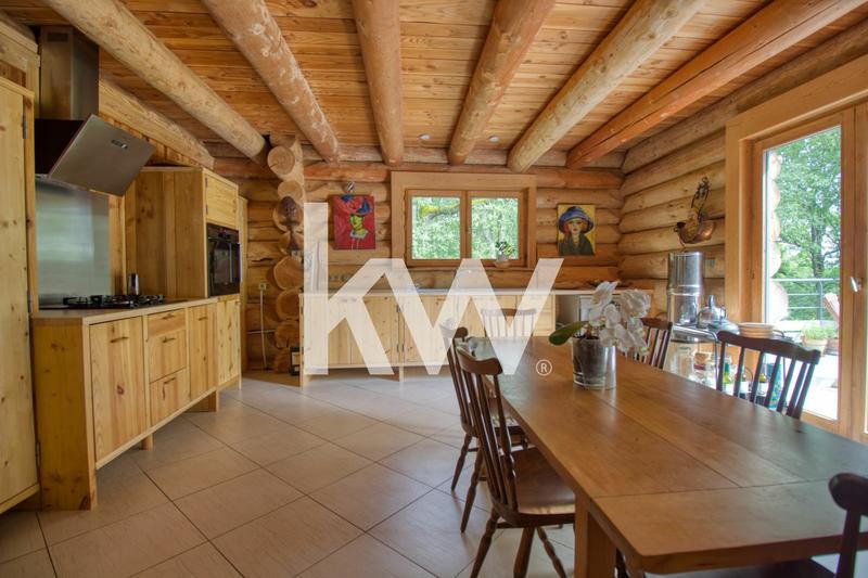 Maison - 260 m² - 8 pièces