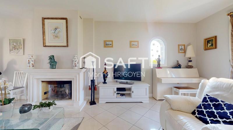 Maison - 215 m² - 6 pièces