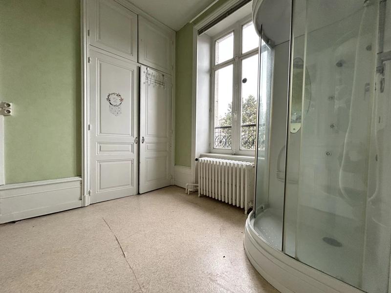 Maison - 252 m² - 8 pièces