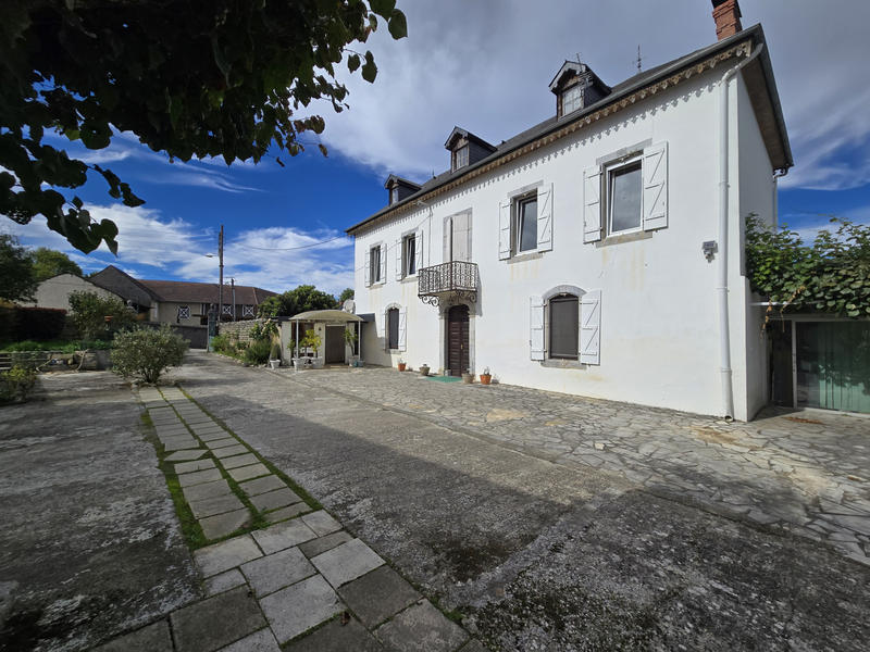 Maison - 210 m² - 7 pièces