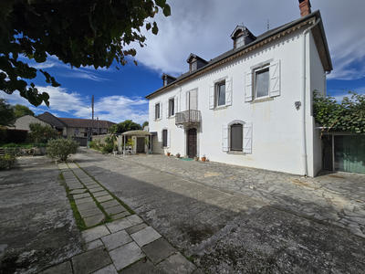 Maison - 210 m² - 7 pièces