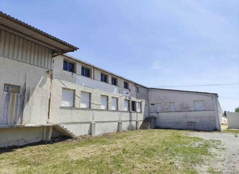 Local commercial - 4 860 m²
